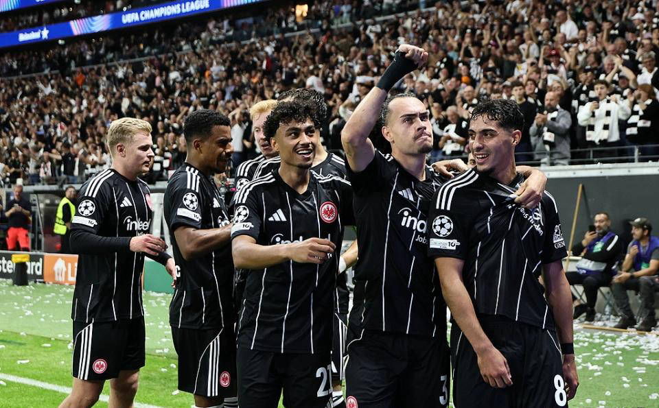 德甲黑马法兰克福欧冠登顶，首秀神锋2射1传创造神迹